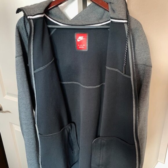 Nike Men's Tech Grey Fleece Full-Zip Windrunner Hoodie - Picture 7 of 7